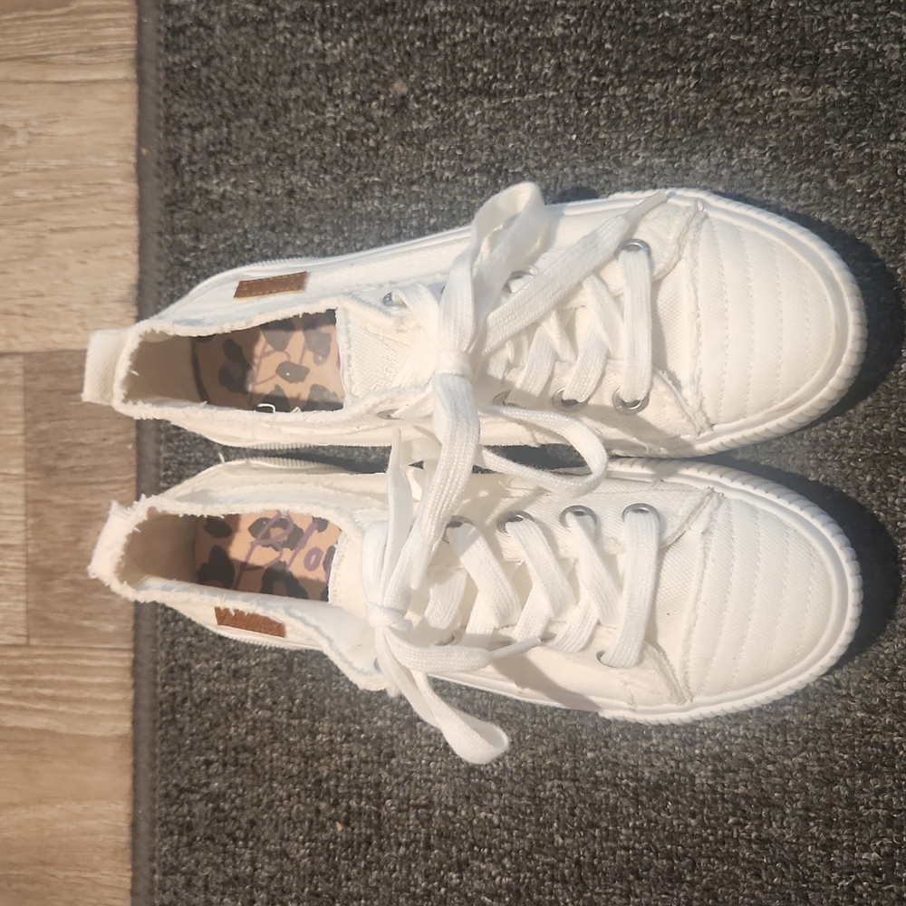Like new Rocket Dog Blowfish Malibu sneakers size 7